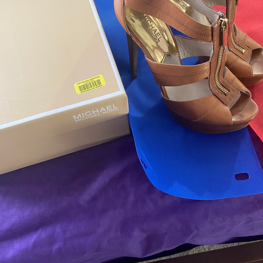 Sandals - Picture 2 of 4